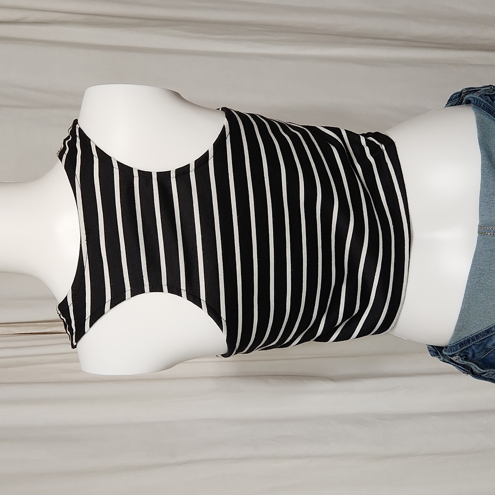 Alt.B Crop Top Horizontal Black/White Striped - Picture 2 of 5